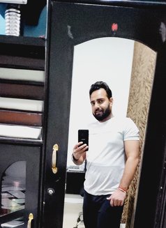 Vansh - Acompañantes masculino in Noida Photo 4 of 4