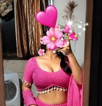 Vanshika - Intérprete de adultos in Noida