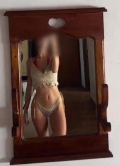 Vanshika Sood - escort in New Delhi Photo 1 of 5