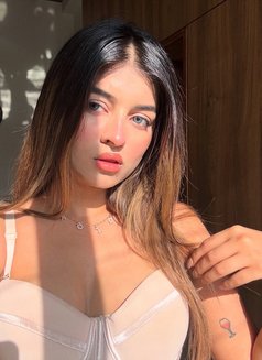 Vanshika Vip Model - puta in Dubai Photo 2 of 4