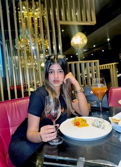 Vanshika Vip Model - puta in Dubai Photo 4 of 4