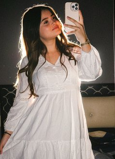 Vanshu - escort in Dubai Photo 2 of 7