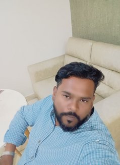 Varorar - Acompañantes masculino in Bangalore Photo 2 of 5