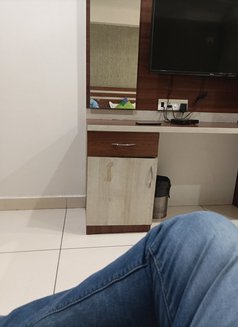 Varorar - Acompañantes masculino in Bangalore Photo 4 of 5