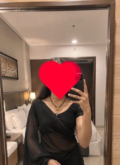 Varsha Independent Girl for Cam & Meet - puta in Hyderabad Photo 2 of 5