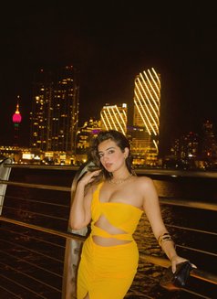 Varsha - escort in Dubai Photo 3 of 5