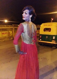 Varsha - Transsexual escort in New Delhi Photo 8 of 9