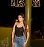 Varsha - puta in Dubai Photo 2 of 4