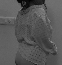 Shreya Malhotra - puta in Chandigarh