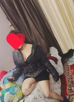 Varsha sexy slim girl - escort in Noida Photo 2 of 3