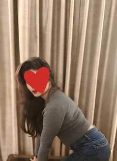 Varsha sexy slim girl - puta in Noida Photo 6 of 6