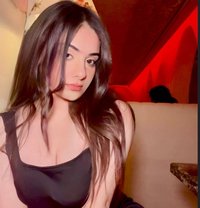 Varsha Sharma - puta in Abu Dhabi