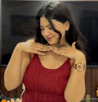 Varsha Sharma - puta in Ahmedabad