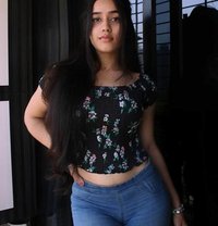 Varsha Shrma - puta in Ahmedabad