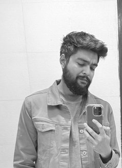 Varun - Male escort in Mumbai Photo 2 of 5