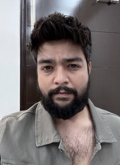 Varun - Male escort in Mumbai Photo 3 of 5