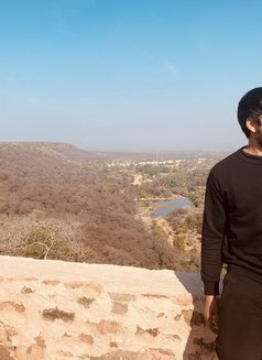 Varun - Male escort in Mumbai Photo 4 of 5