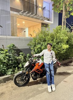 Varun - Male escort in Pune Photo 5 of 5