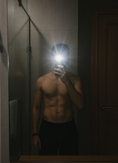 Varun Kumar - Intérprete masculino de adultos in Mumbai Photo 1 of 1