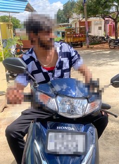 Varuu - Male escort in Bangalore Photo 1 of 3