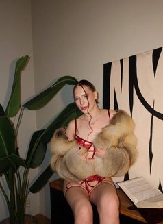 Varya - escort in Dubai Photo 7 of 8