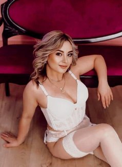 Varya - escort in Paris Photo 8 of 24