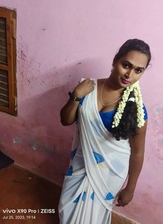Vasuki - Transsexual escort in Chennai Photo 2 of 7