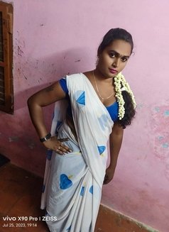 Vasuki - Transsexual escort in Chennai Photo 3 of 7