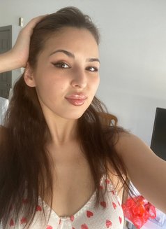 Vayla - puta in Dubai Photo 7 of 9