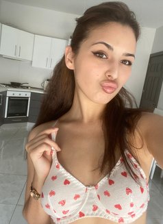 Vayla - puta in Dubai Photo 8 of 9