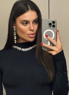 Veann - puta in Dubai Photo 5 of 9