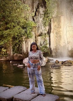 Vee - escort in Kuala Lumpur Photo 7 of 7