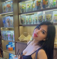 Vee - escort in Riyadh Photo 3 of 7