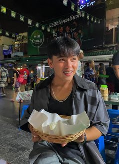 Vee - Acompañante masculino in Kuala Lumpur Photo 9 of 9