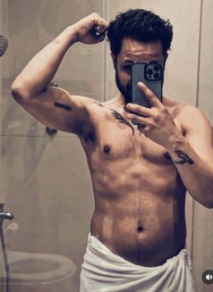 Vee - Male escort in Gurgaon Photo 1 of 3