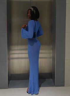 Vee - escort in Dubai Photo 3 of 5