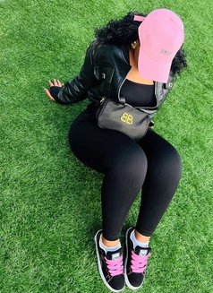 Vee - escort in Kilimani Photo 1 of 2