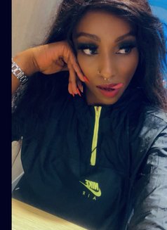 Vee - escort in Nairobi Photo 1 of 2