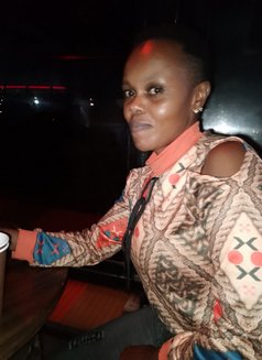 Vee - escort in Nairobi Photo 2 of 2
