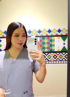 Veena - Transsexual dominatrix in Riyadh Photo 1 of 2