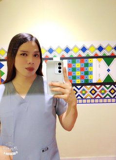 Veena - Transsexual dominatrix in Riyadh Photo 2 of 2