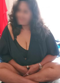 Veena CAM & Gfe Girl Friend Experience - puta in Colombo Photo 2 of 5