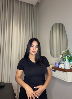 Veena Health massage - puta in Riyadh Photo 1 of 14