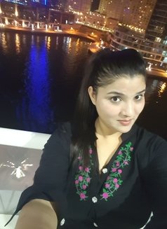 Veena Malik - puta in Dubai Photo 6 of 7