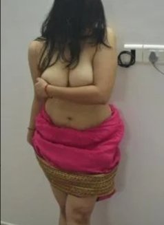 Veena Rani - Male escort in Kolkata Photo 1 of 1