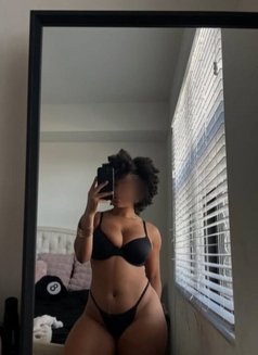 VEENUS - escort in Chennai Photo 1 of 8