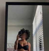 VEENUS - escort in Chennai Photo 1 of 8