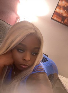 SEXY CHOCOLATE BIG BOOTY BLONDE COMING - escort in Tokyo Photo 4 of 7
