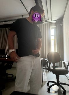 Velezio - Male escort in İstanbul Photo 1 of 3