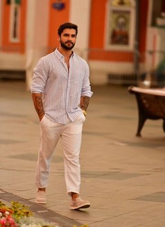 Vendome Couple/ladies/man - Acompañantes masculino in Dubai Photo 12 of 12
